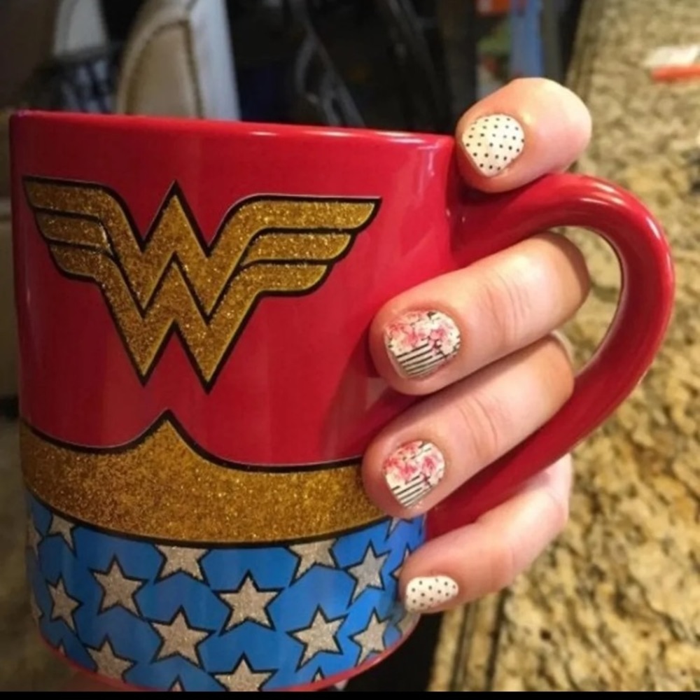 Wonder Woman ceramic 14oz glitter coffee mug NEW